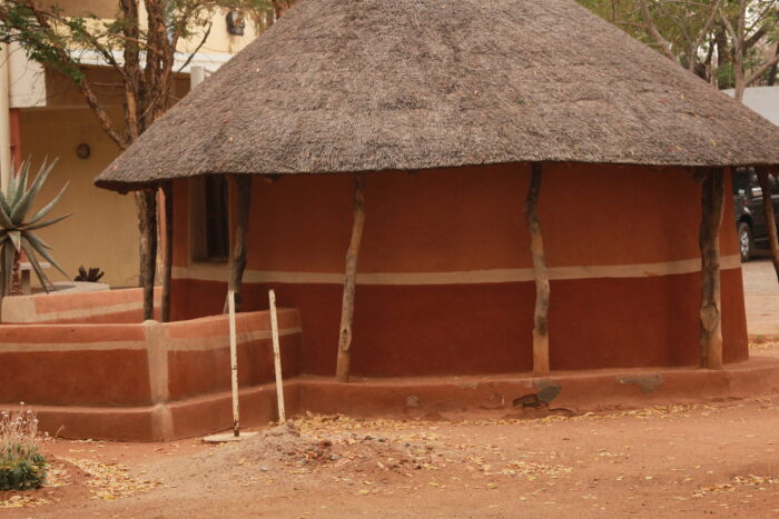 Traditional_thatched_house_at_the_national_museum_of_Botswana_phto_by_Mompati Dikunwane_wikipedia