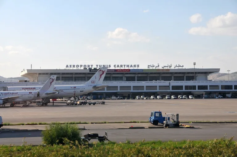AeroportTunisCarthage photo by Citizen59 WIKIPEDIA 768x510