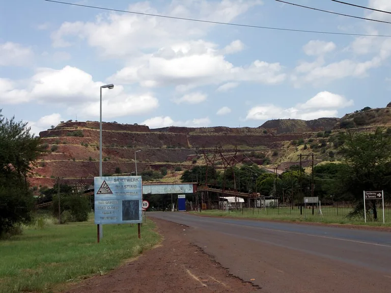 Thabazimbi Iron mining photo by NJR ZA WIKIPEDIA 768x576